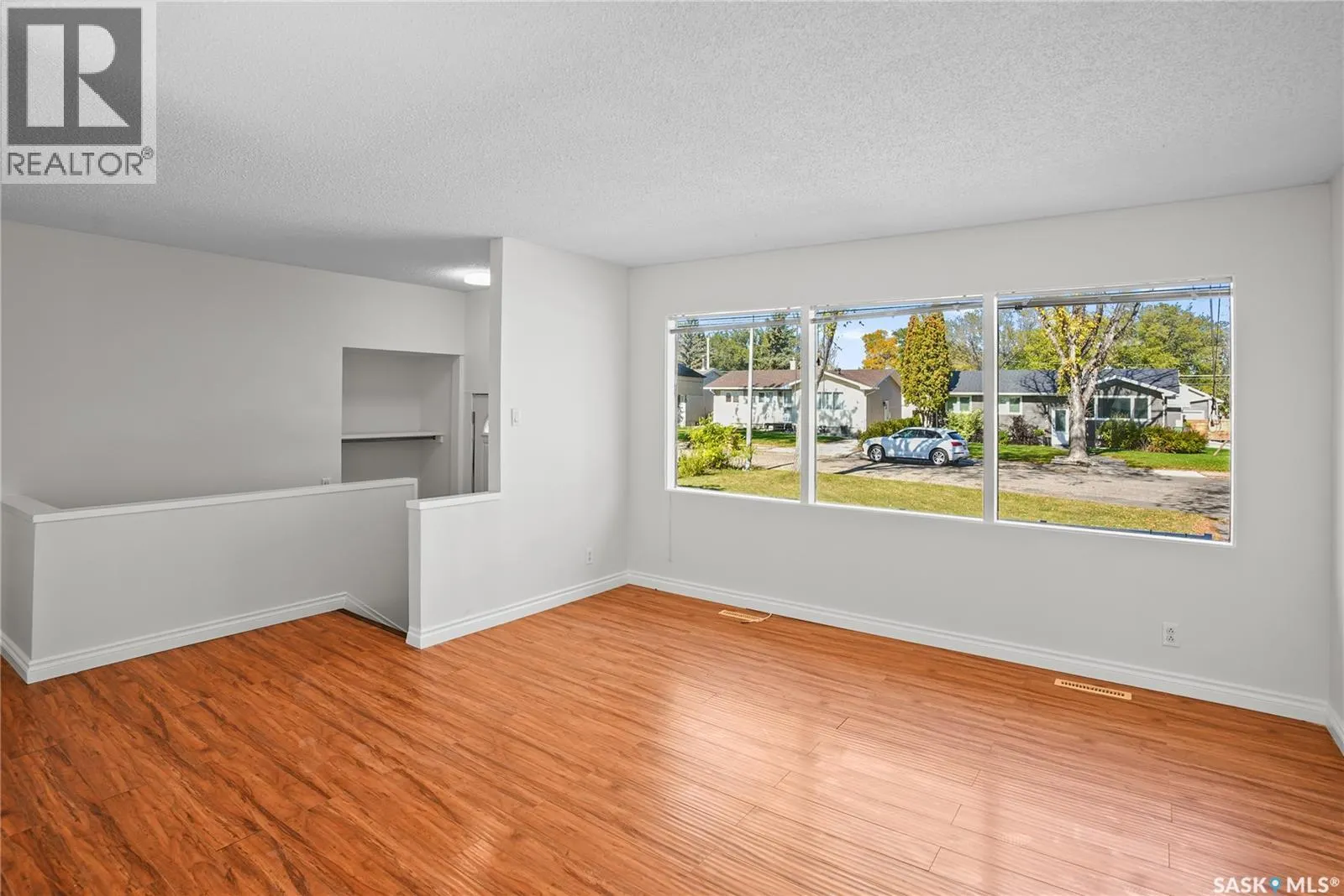 263 Logan CRESCENT