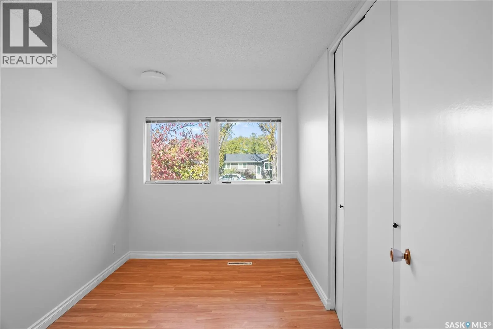 263 Logan CRESCENT