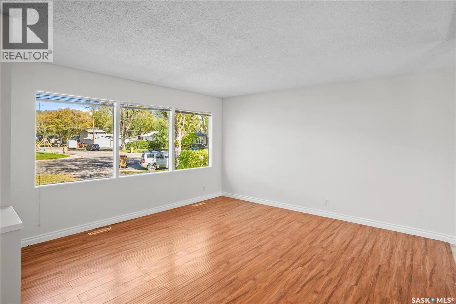 263 Logan CRESCENT