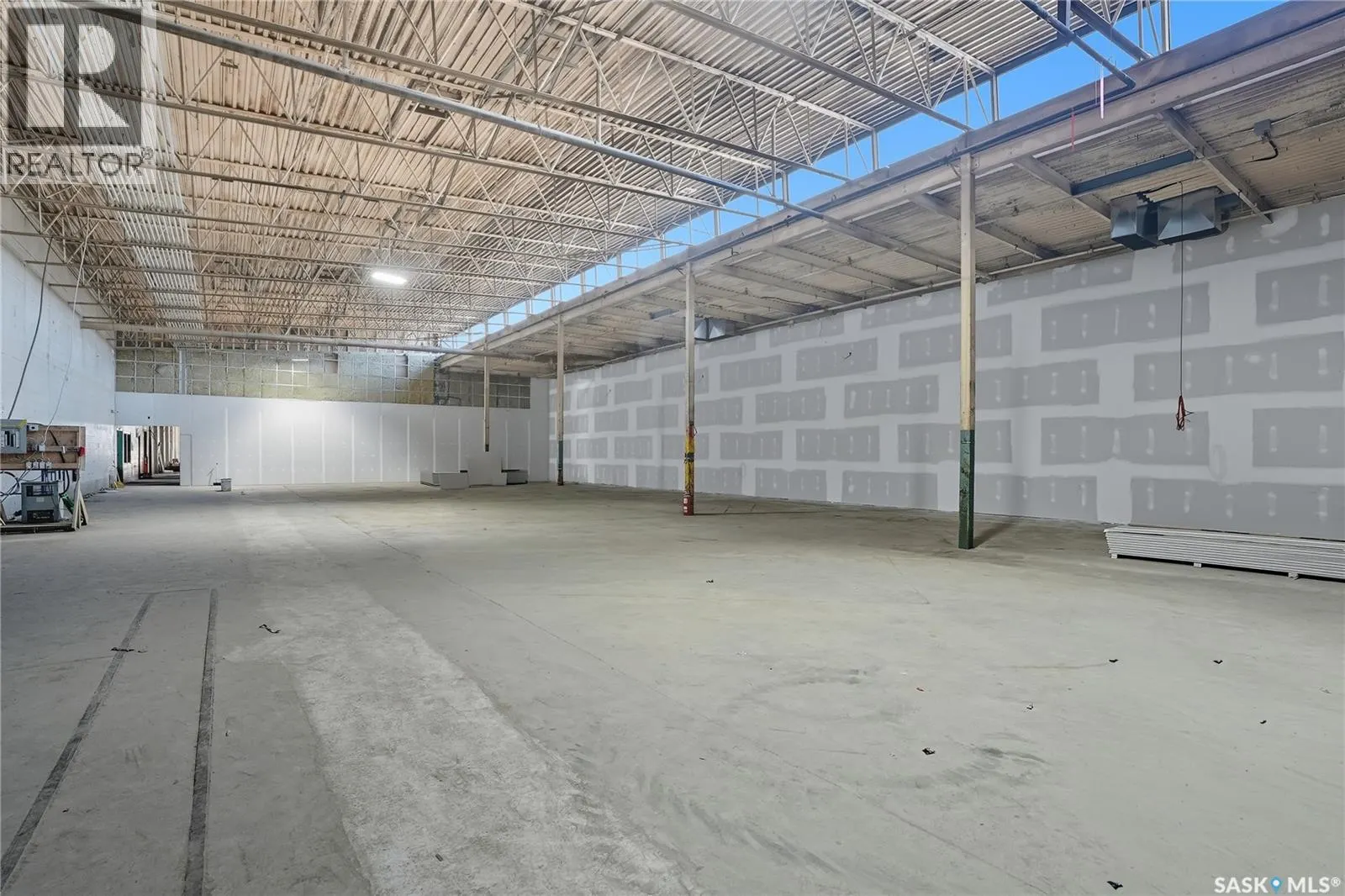 7 321 24th STREET W