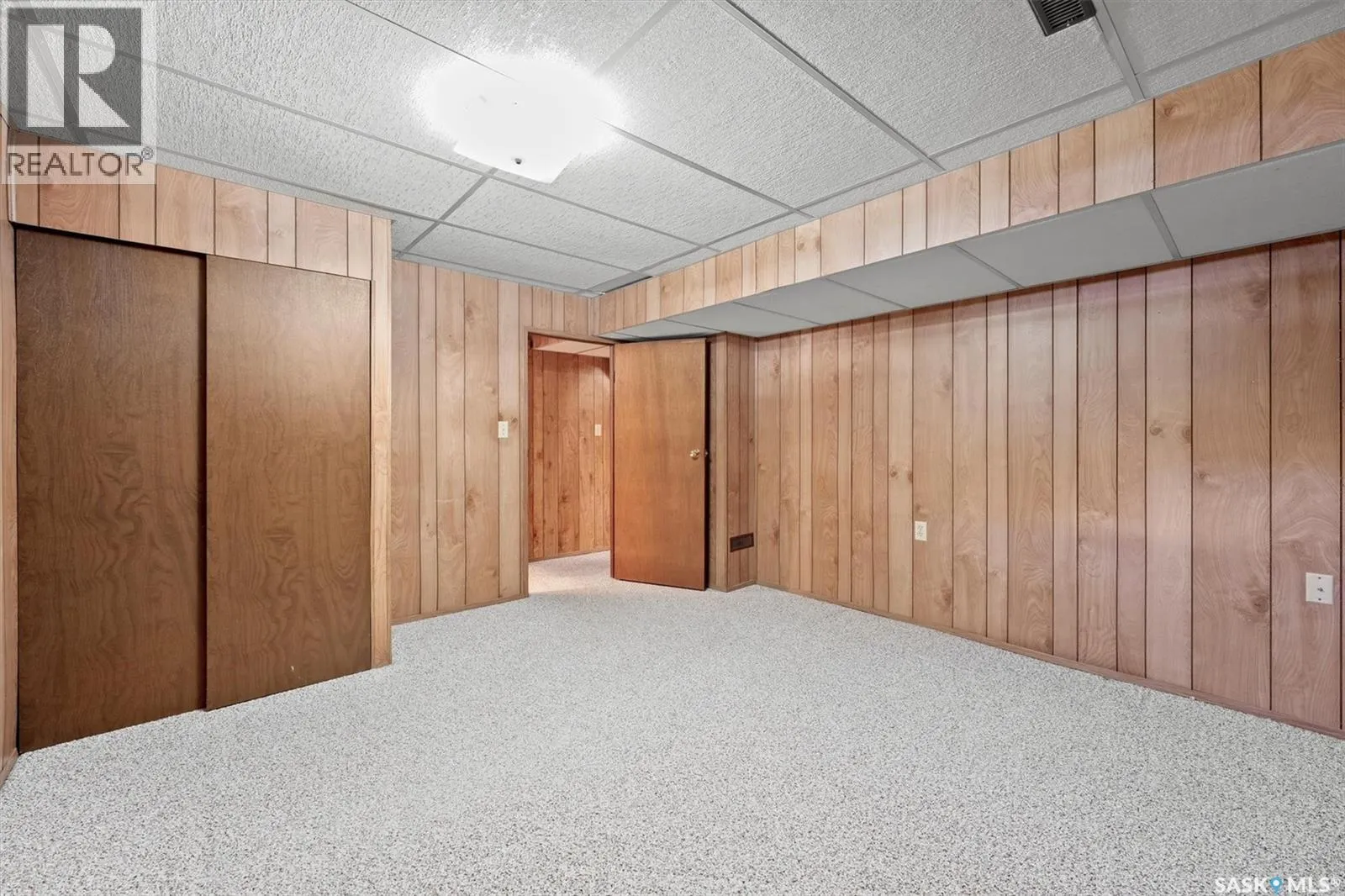 925 East CENTRE