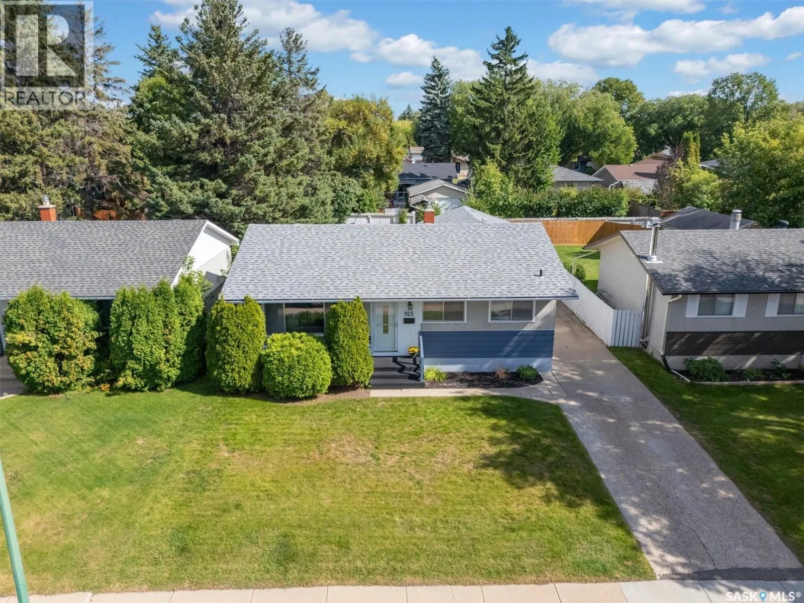 925 East CENTRE