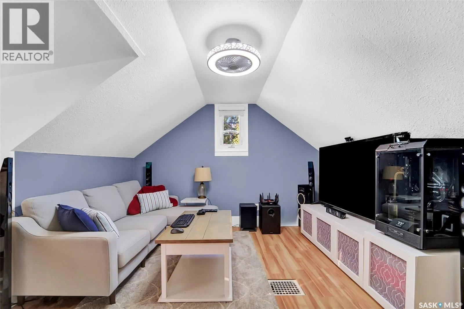 330 8th STREET