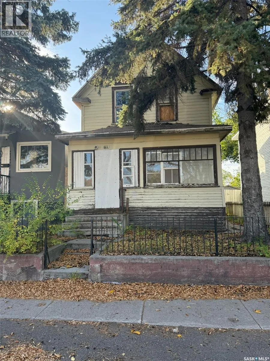611 H AVENUE S