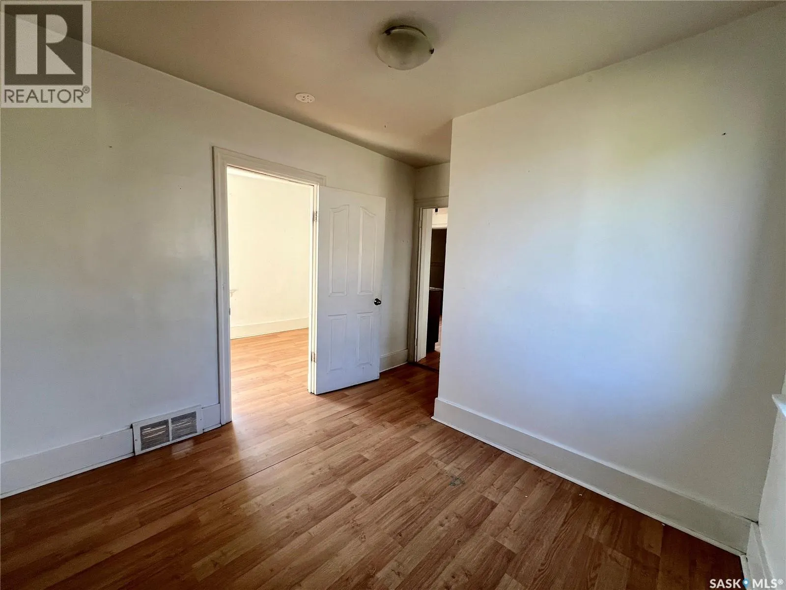 221 I AVENUE S