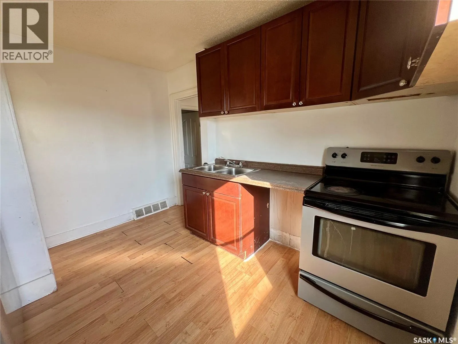 221 I AVENUE S