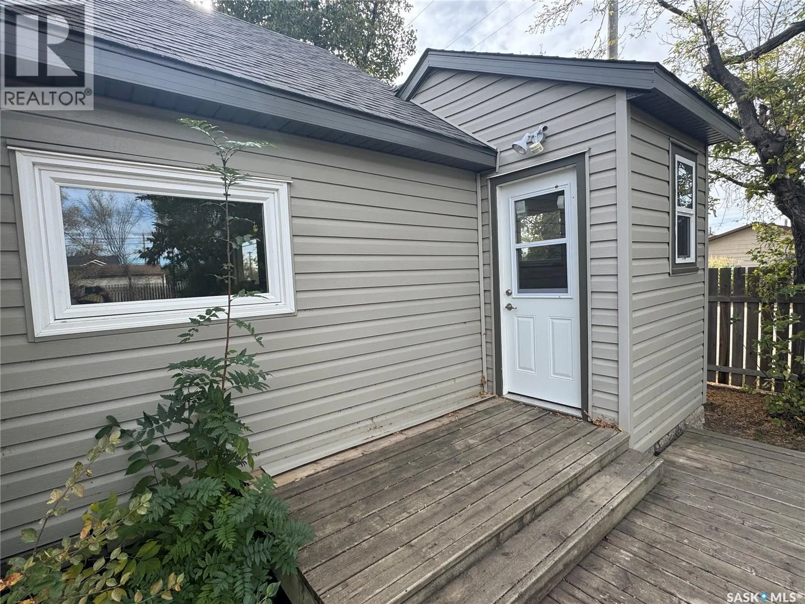 319 3rd AVENUE W