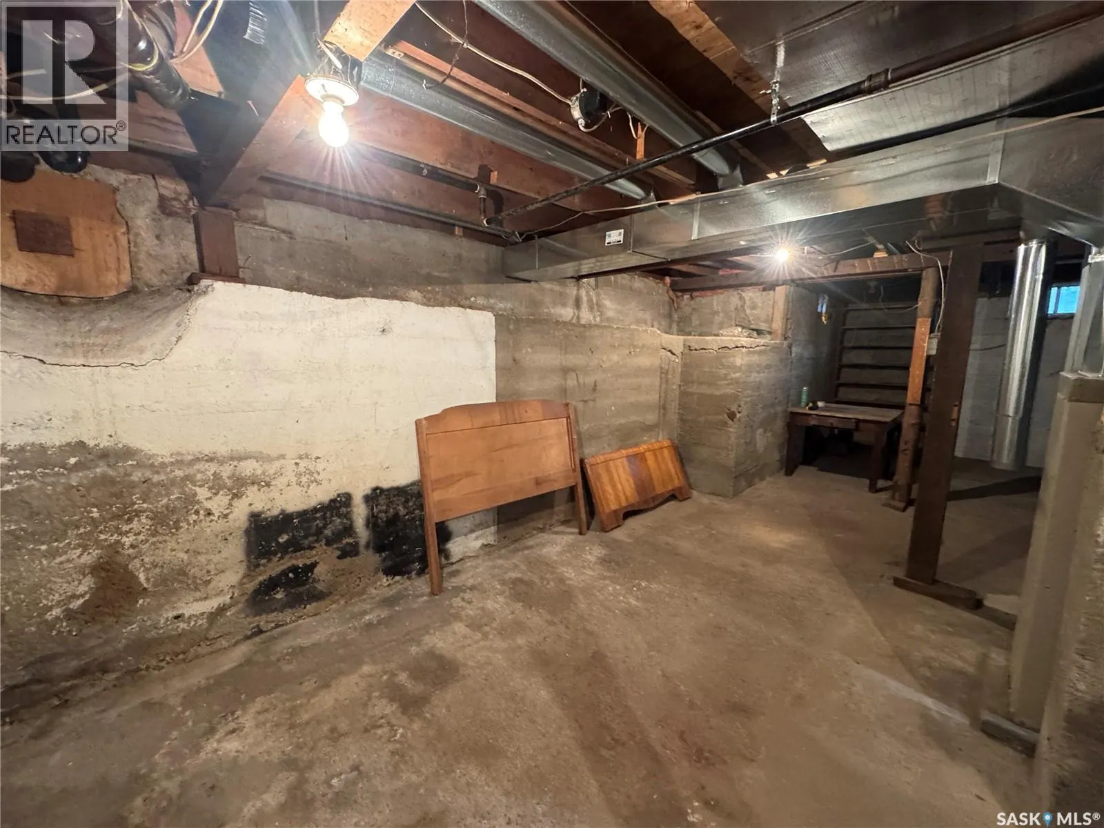 319 3rd AVENUE W