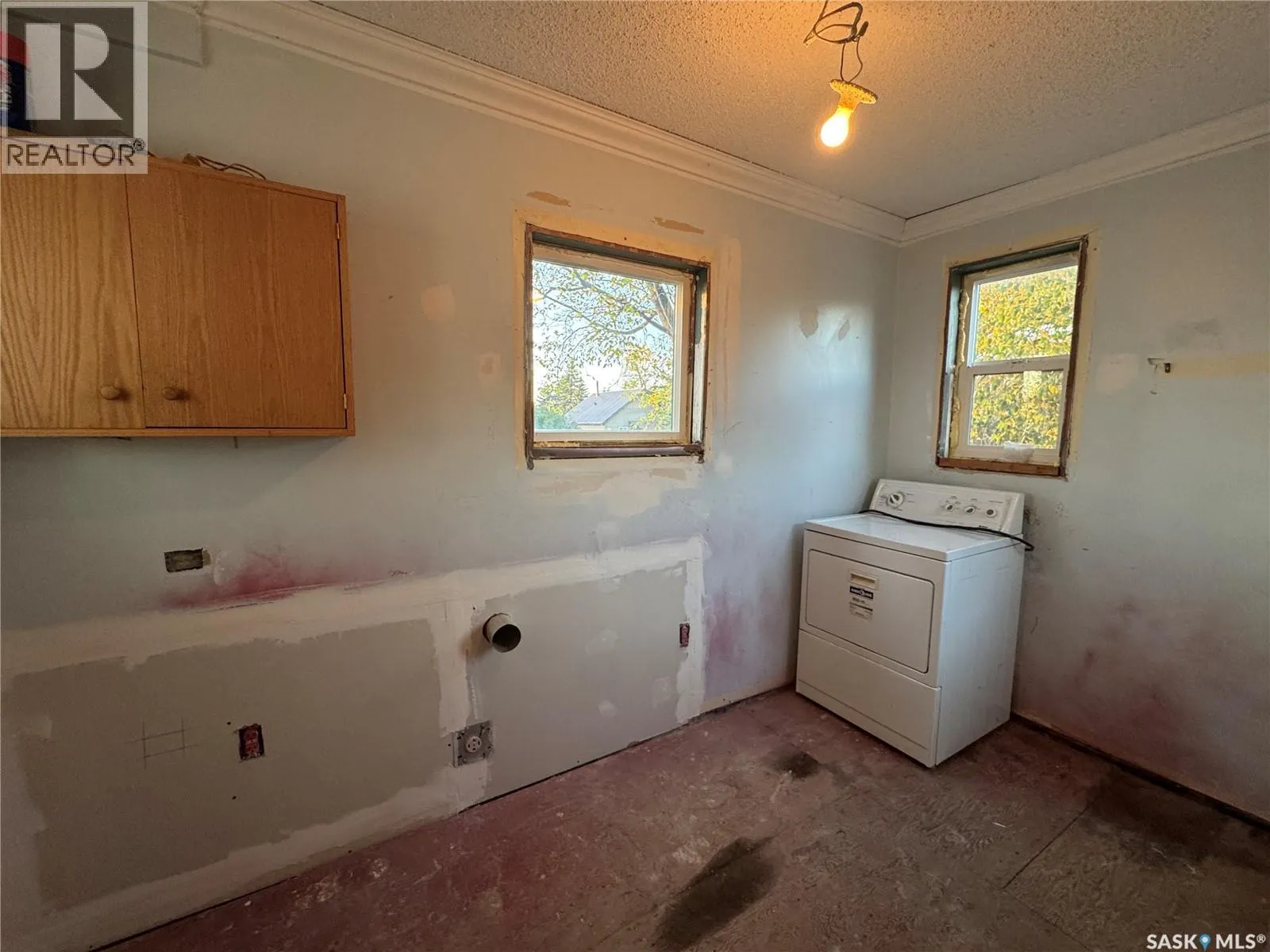 319 3rd AVENUE W