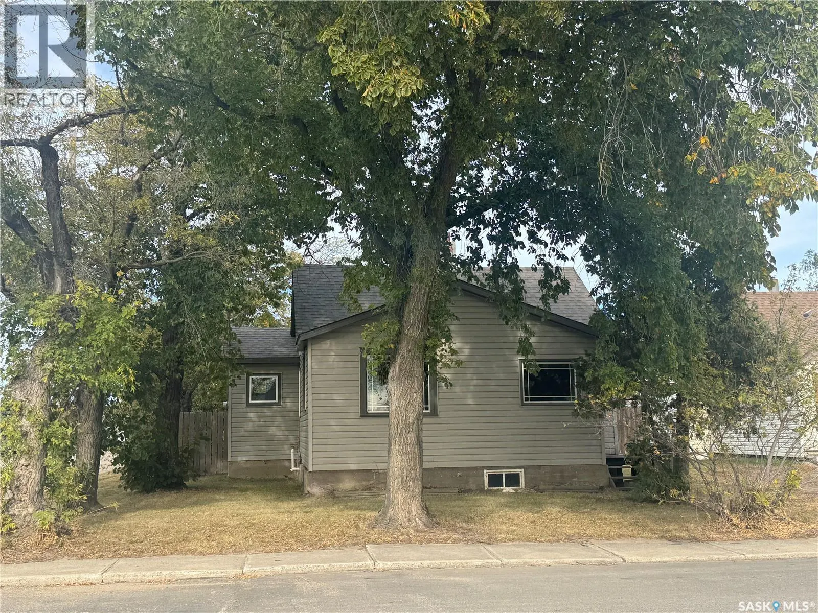 319 3rd AVENUE W