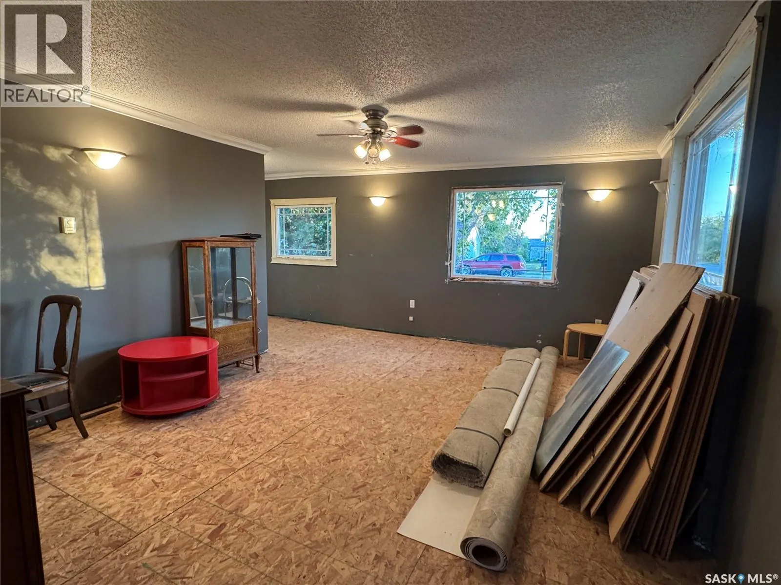 319 3rd AVENUE W