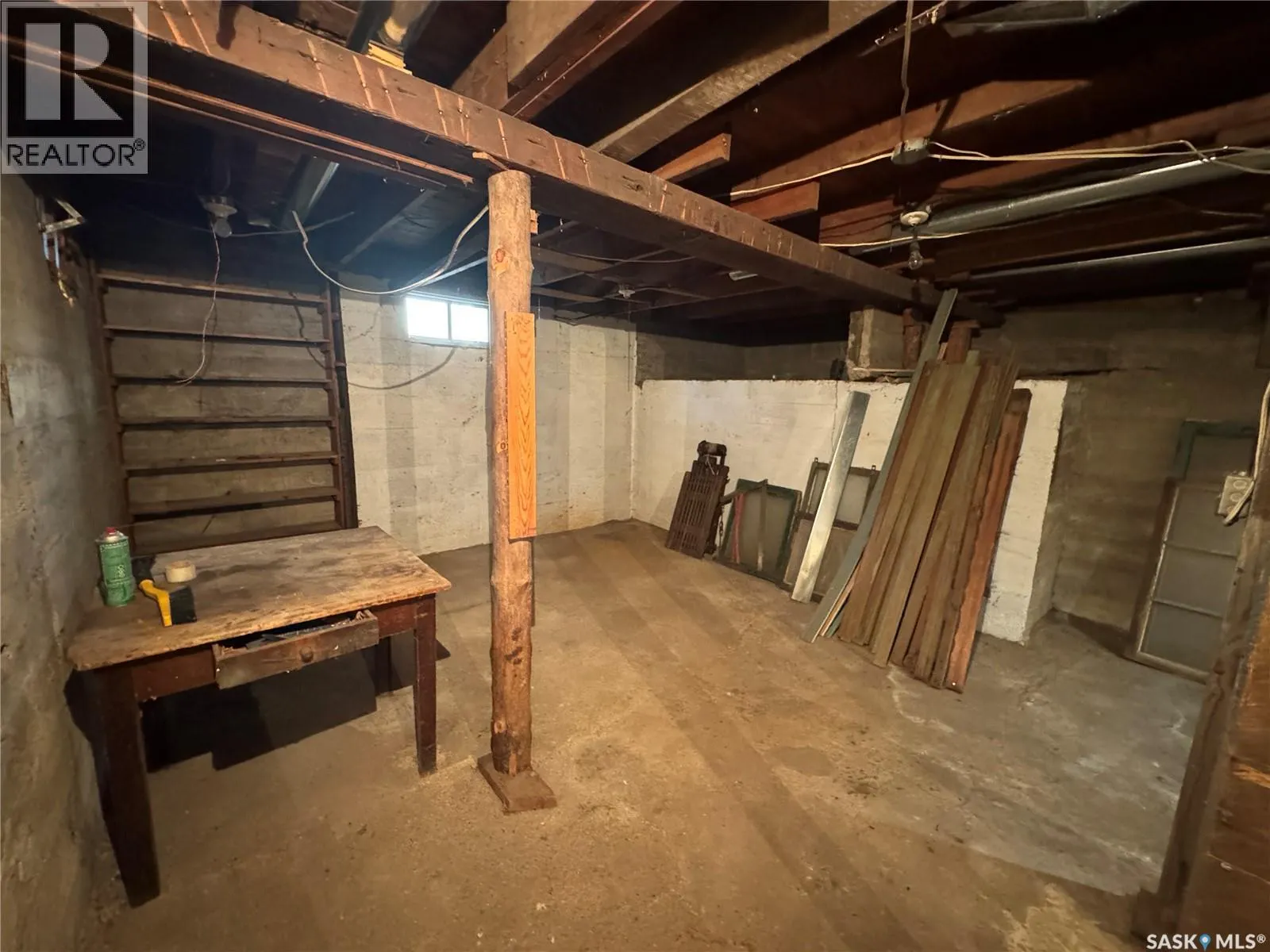 319 3rd AVENUE W