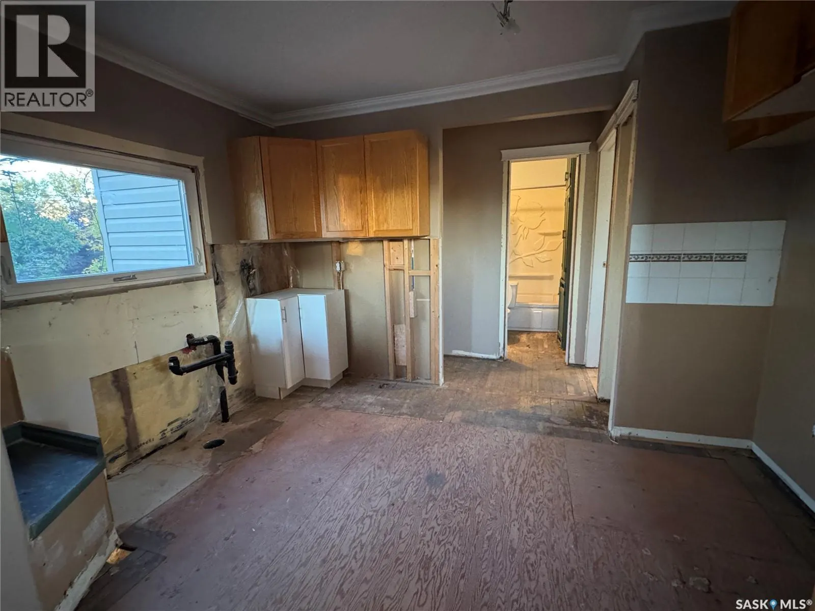 319 3rd AVENUE W