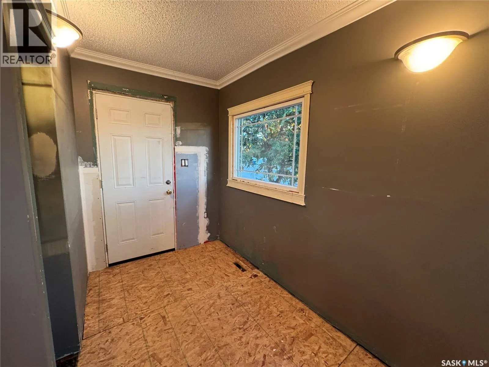 319 3rd AVENUE W