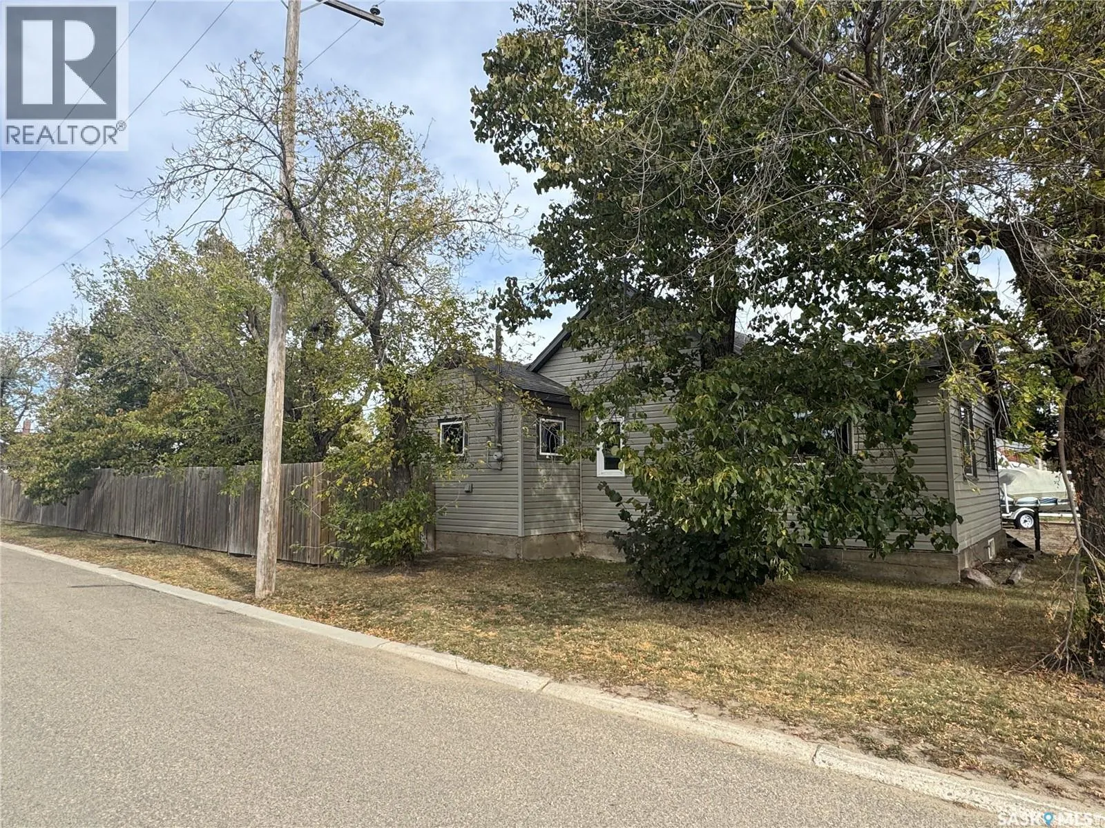319 3rd AVENUE W