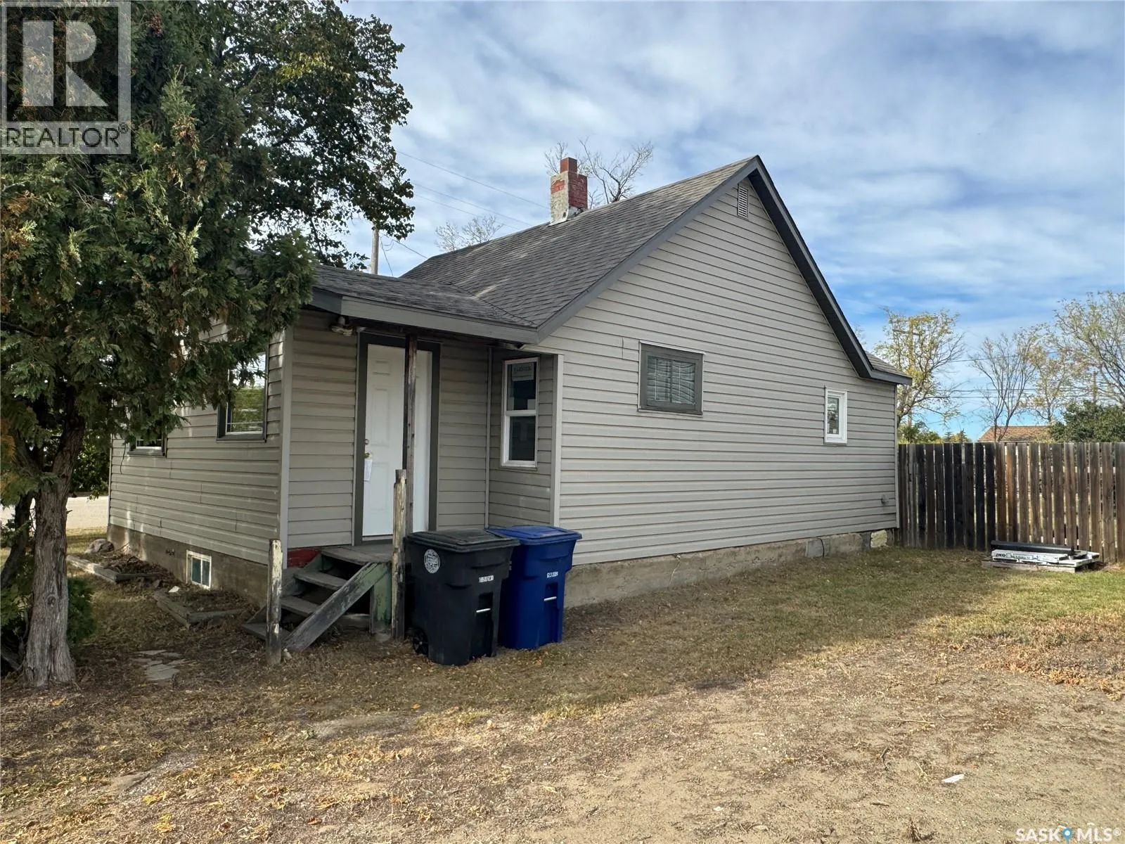 319 3rd AVENUE W