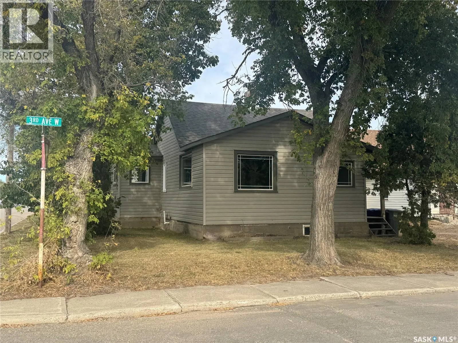 319 3rd AVENUE W