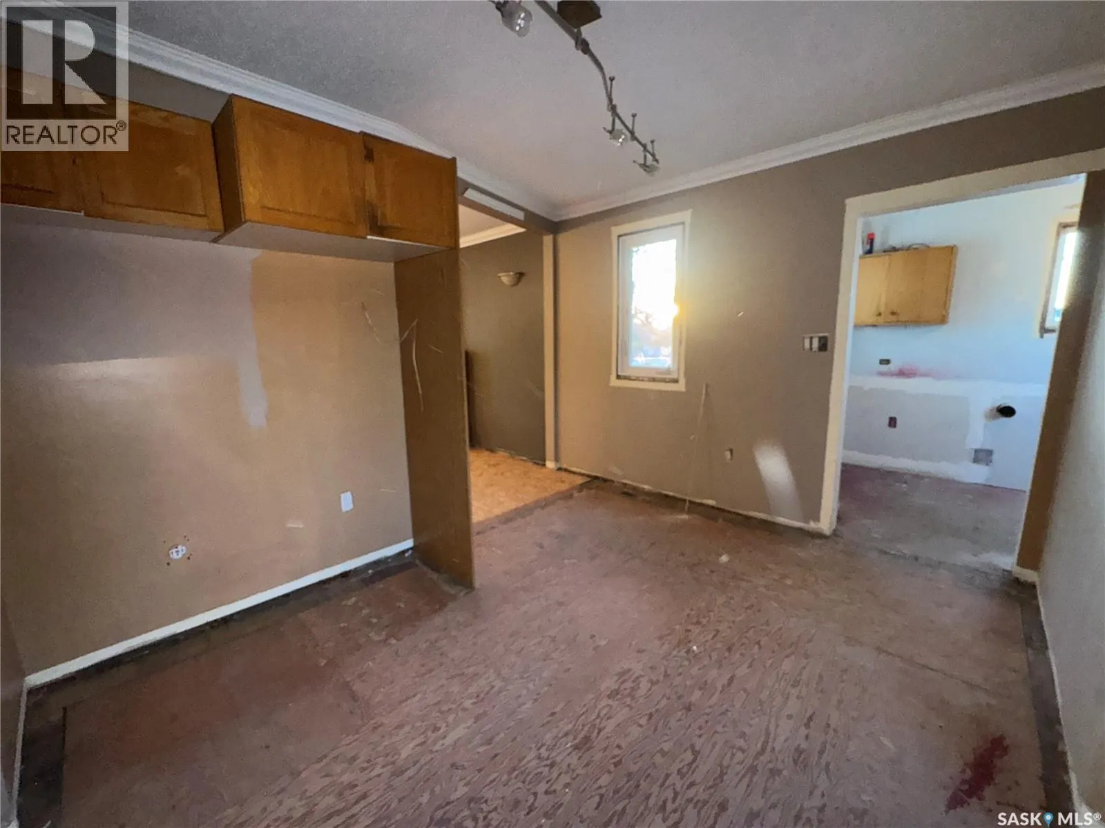 319 3rd AVENUE W