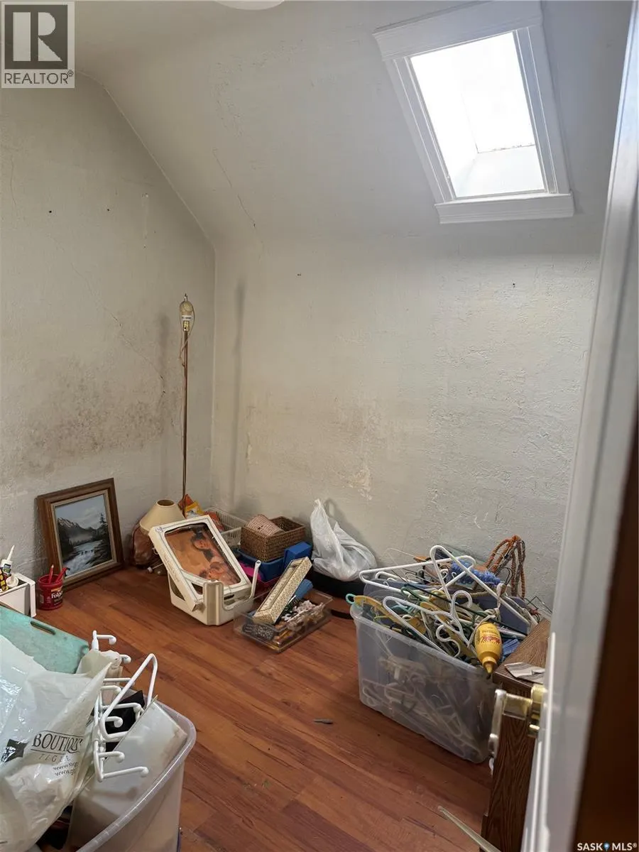 512 G AVENUE S