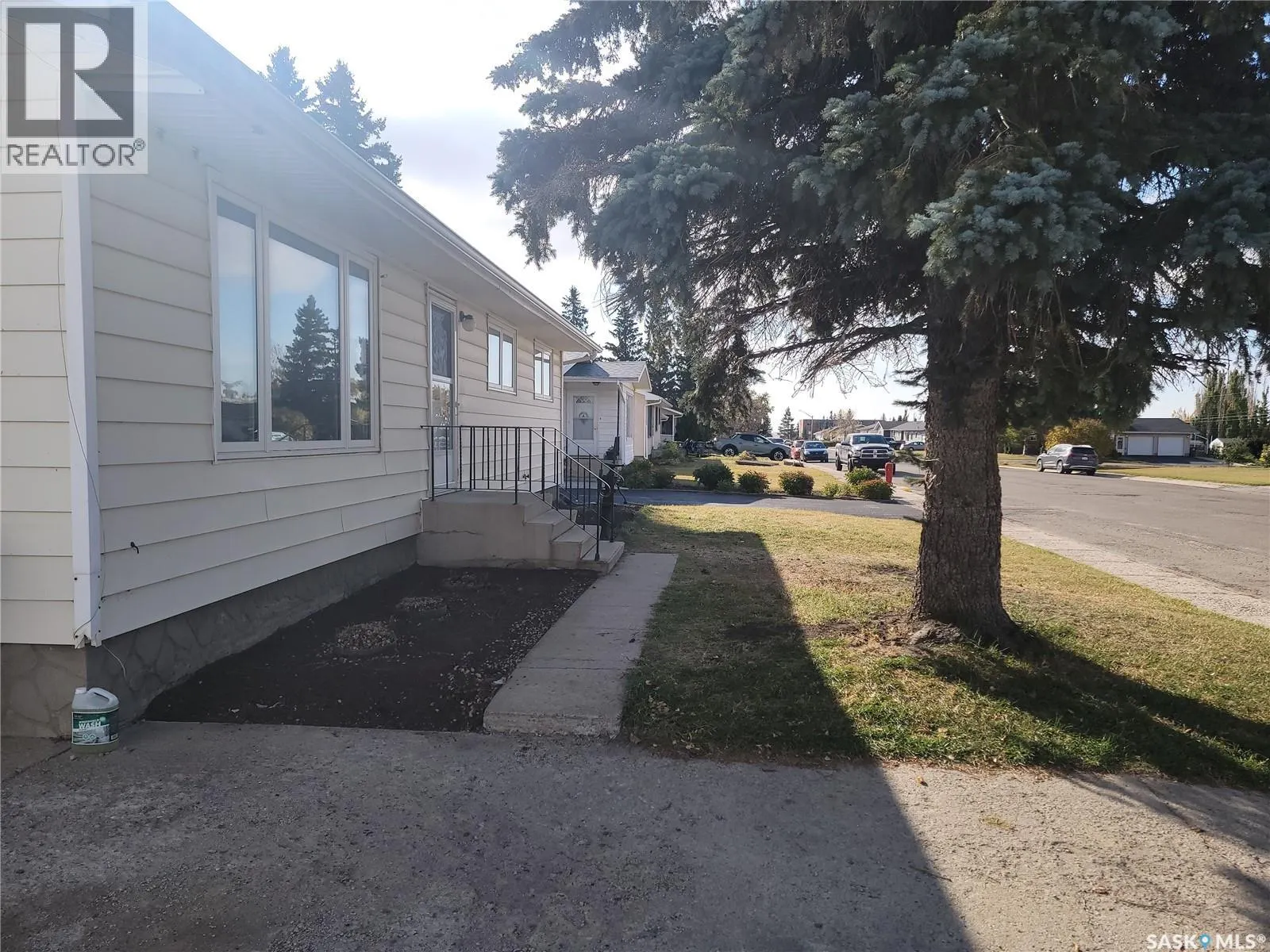 708 2nd STREET W