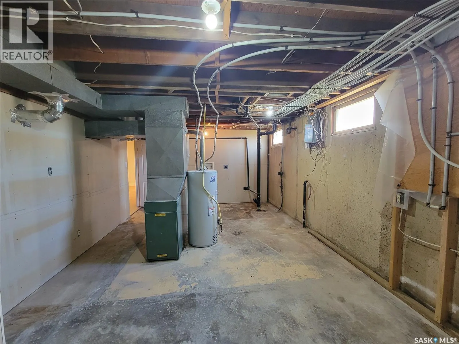 708 2nd STREET W