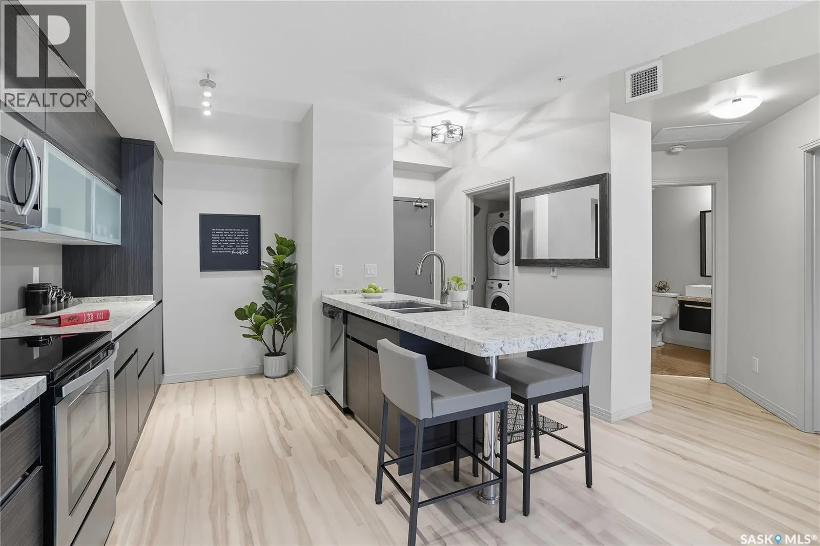 120 223 Evergreen SQUARE