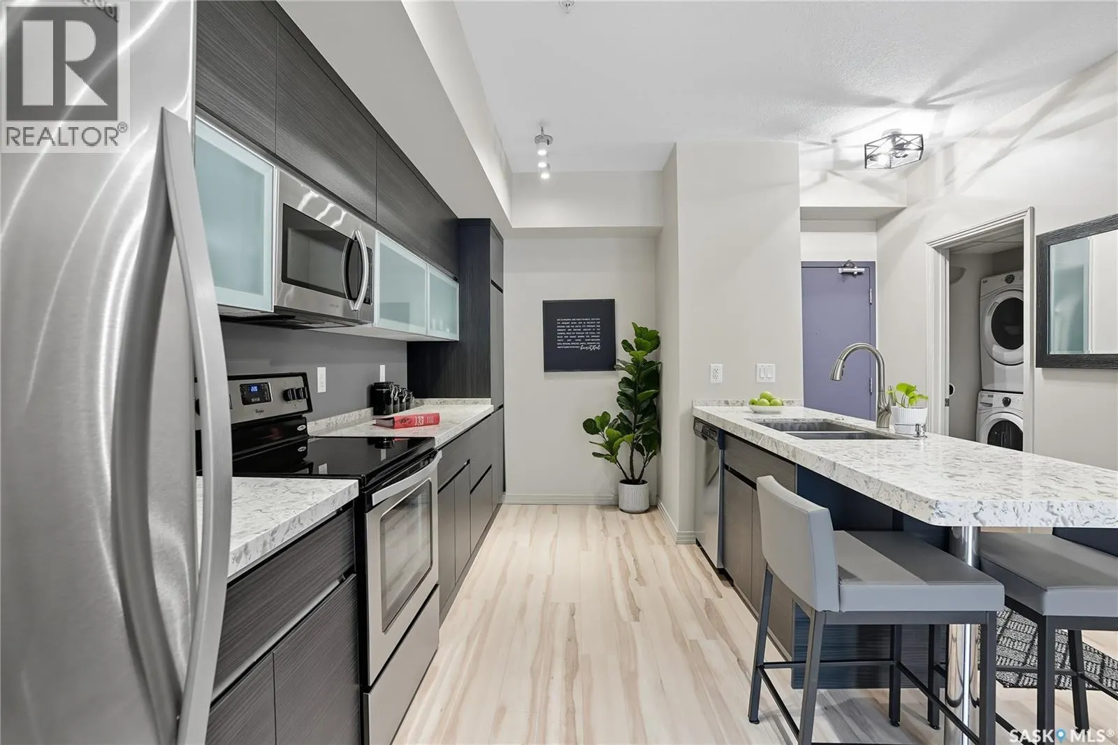 120 223 Evergreen SQUARE