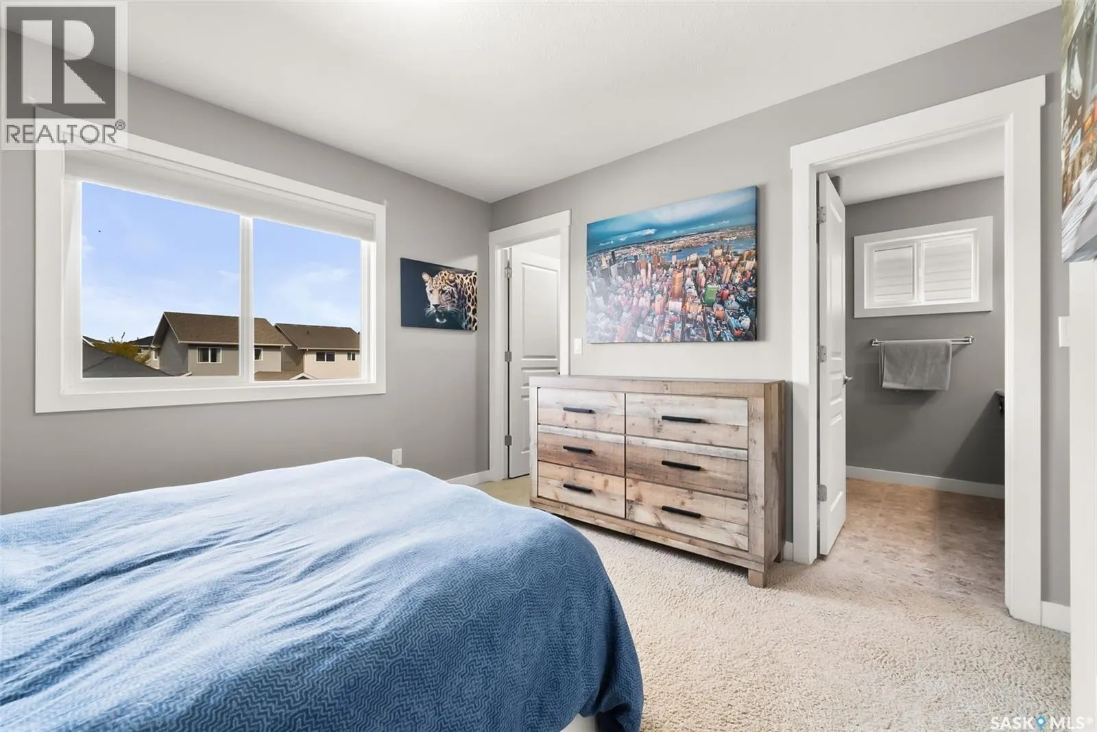 5330 UNIVERSAL CRESCENT
