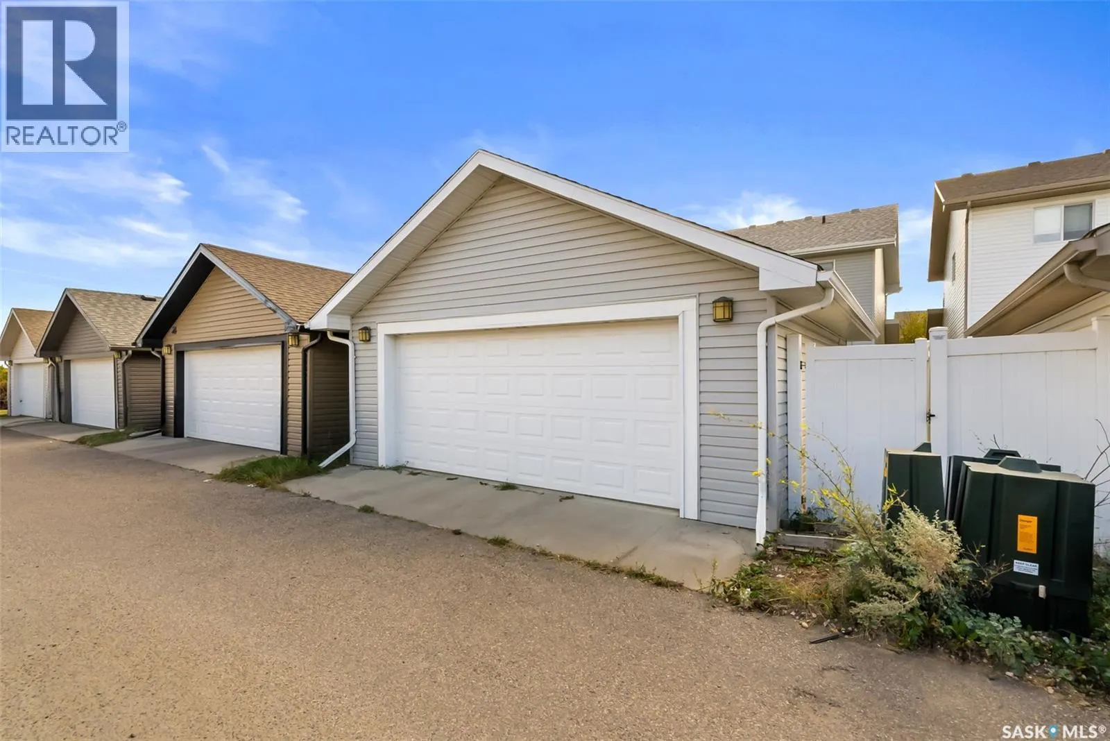 5330 UNIVERSAL CRESCENT