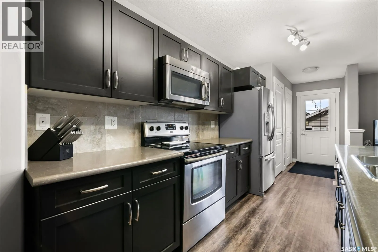 5330 UNIVERSAL CRESCENT