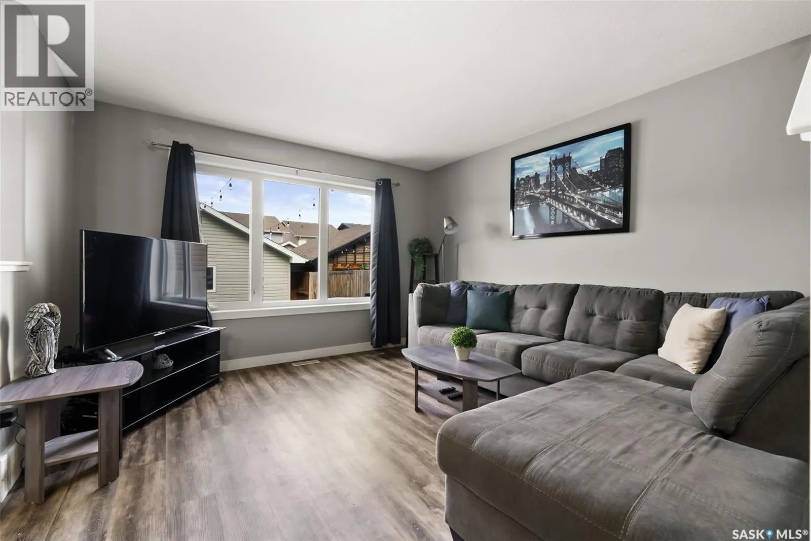 5330 UNIVERSAL CRESCENT