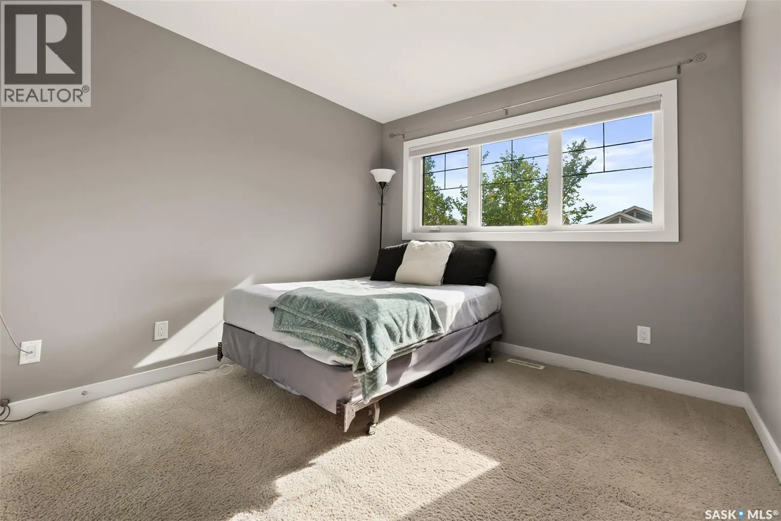 5330 UNIVERSAL CRESCENT