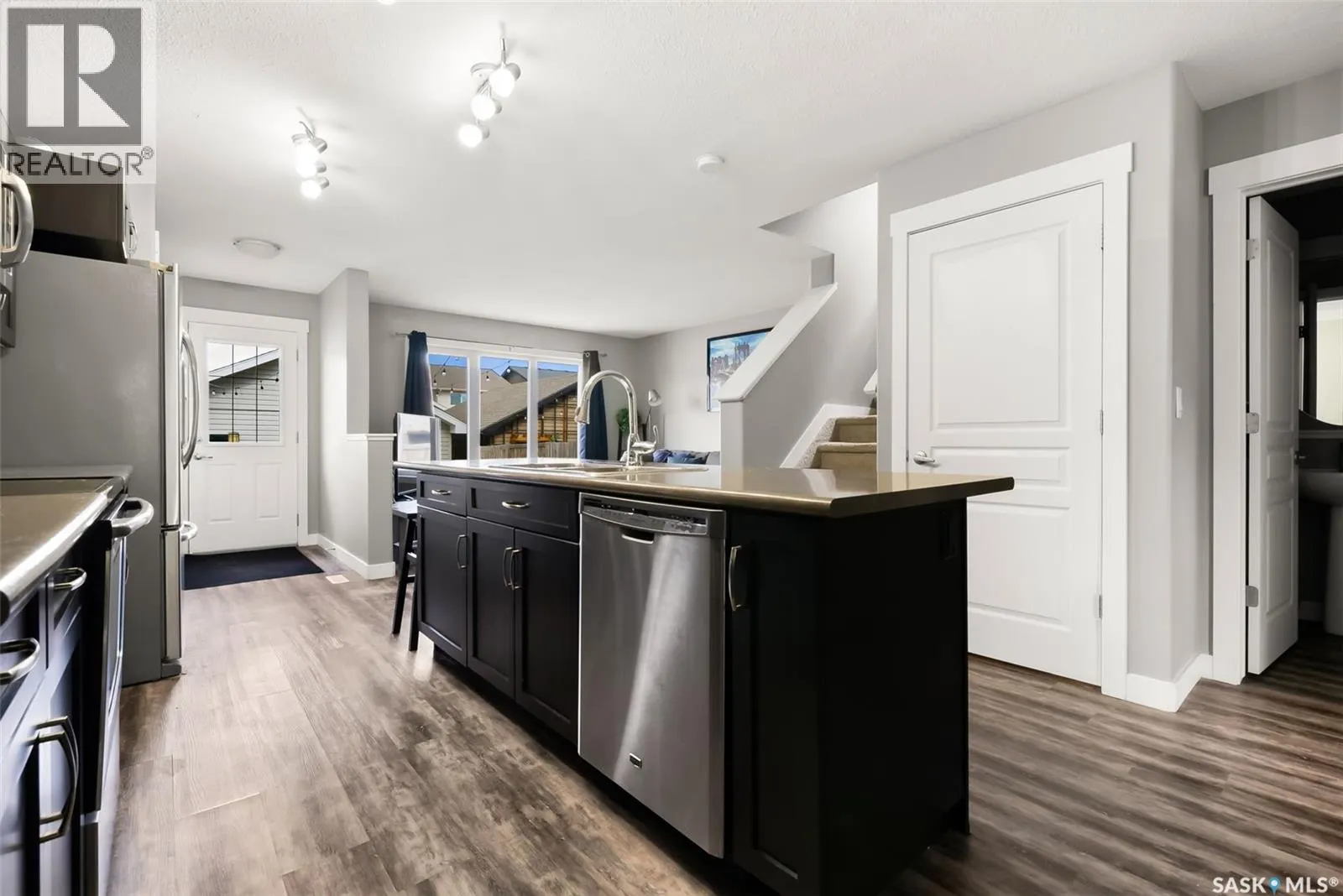 5330 UNIVERSAL CRESCENT