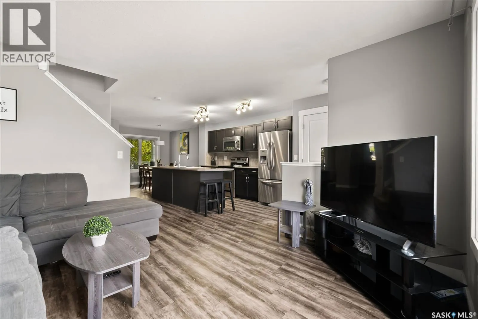 5330 UNIVERSAL CRESCENT