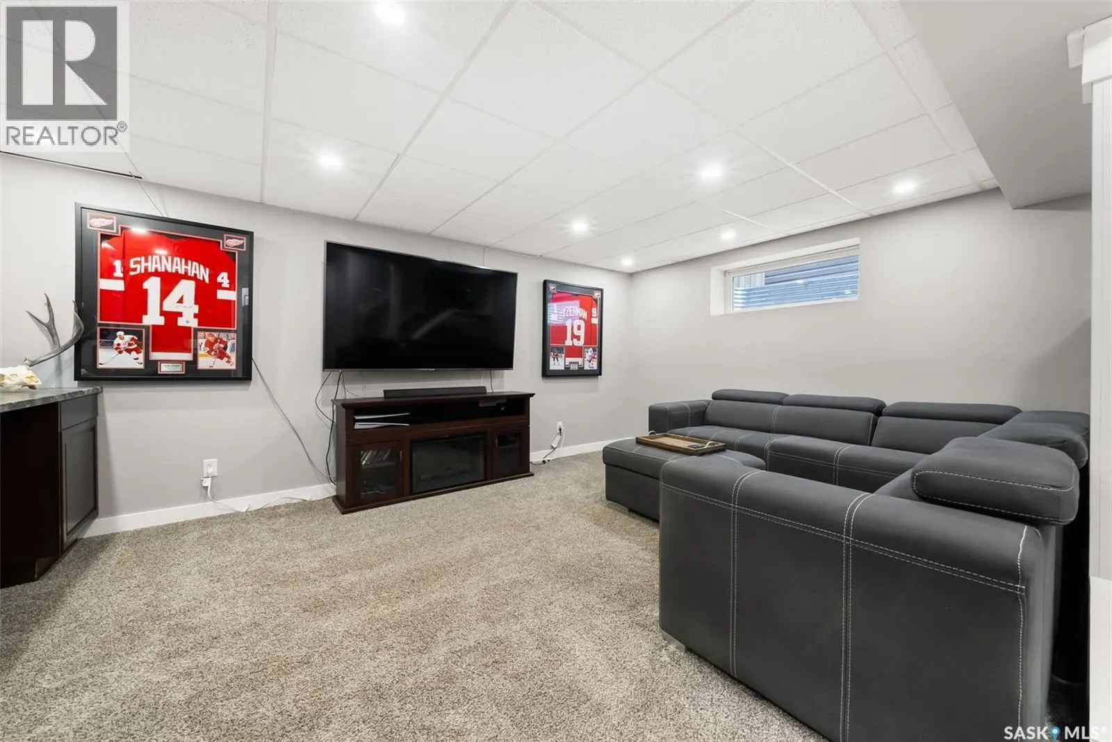 5330 UNIVERSAL CRESCENT
