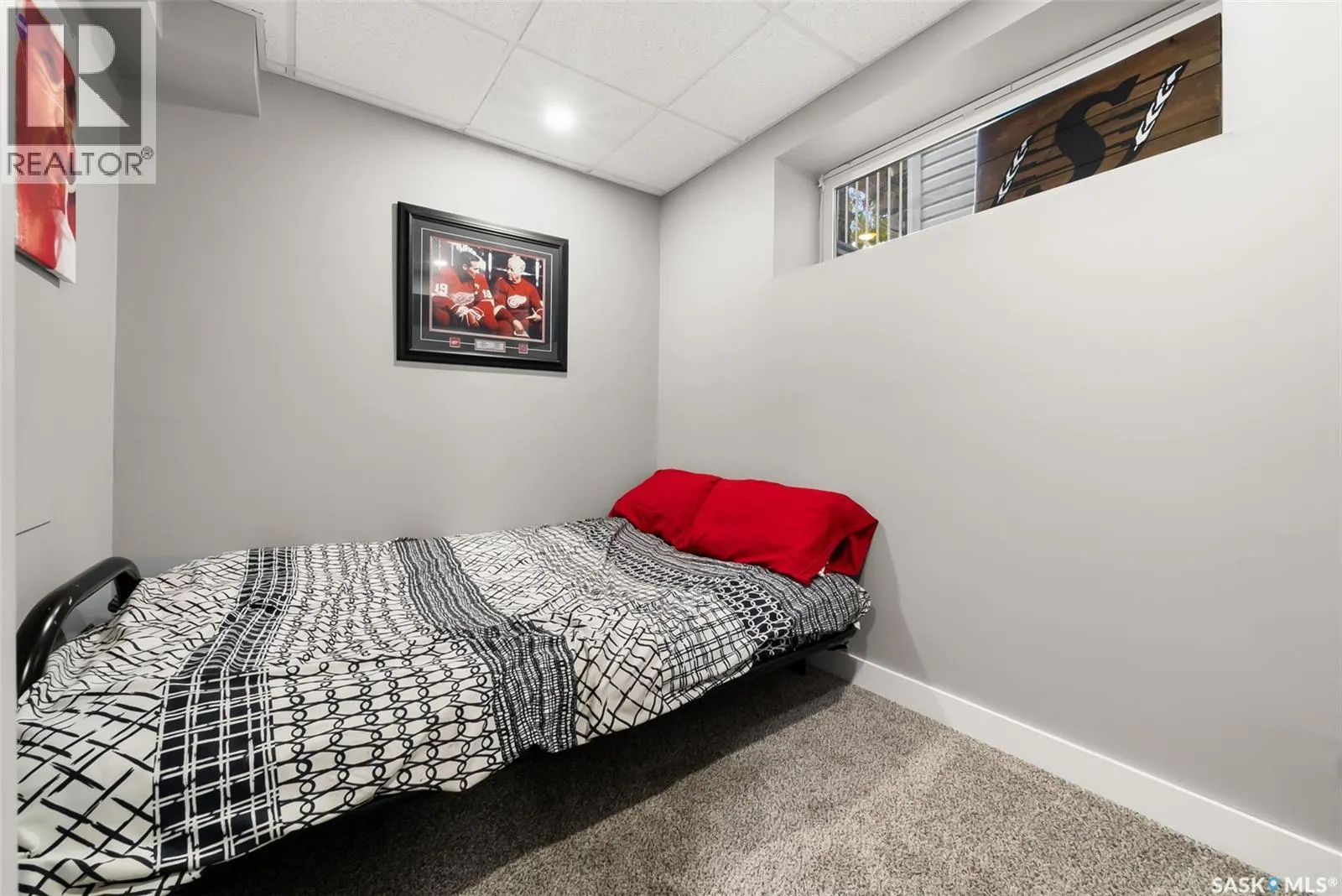 5330 UNIVERSAL CRESCENT