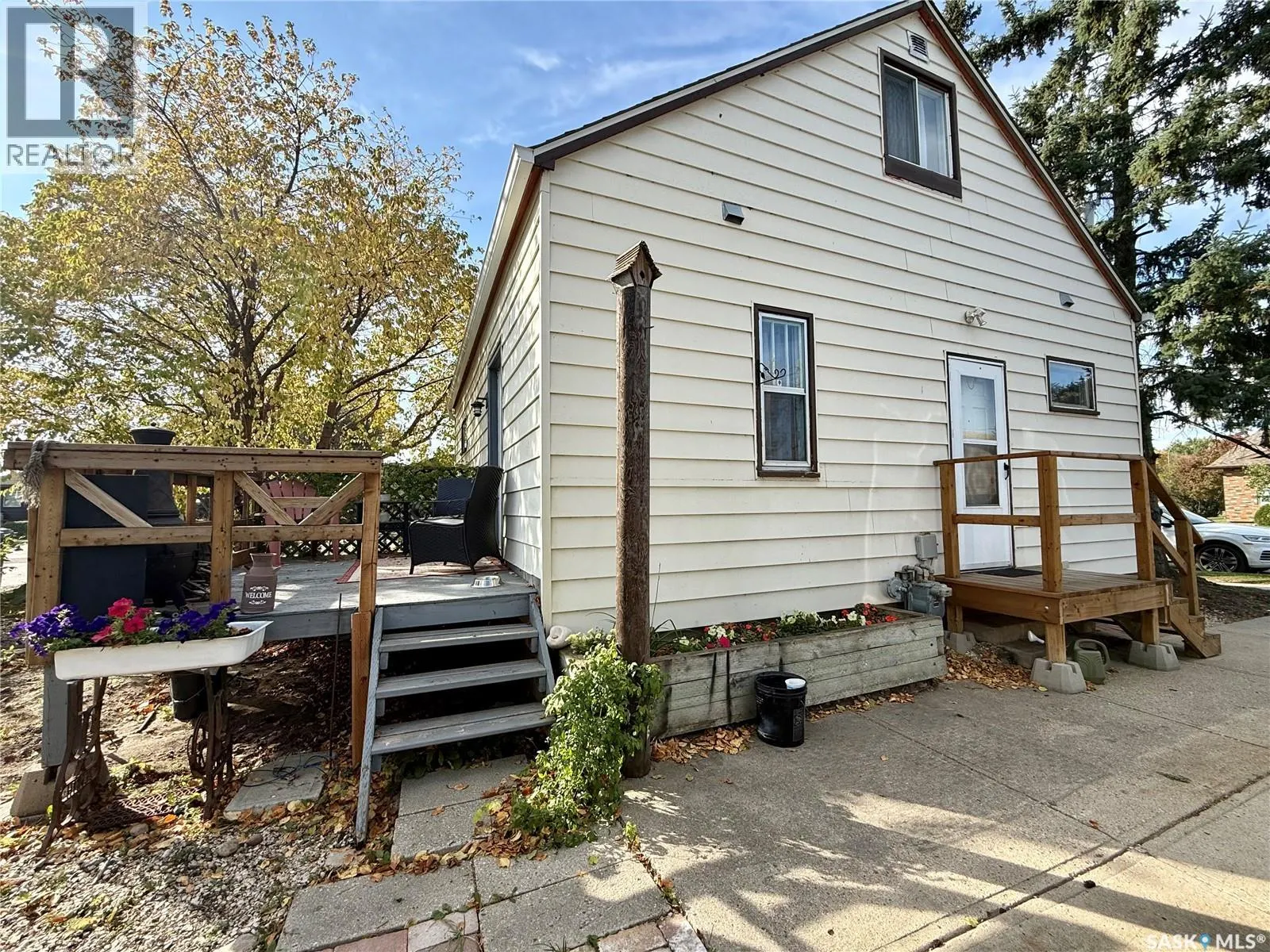 127 Darlington AVENUE E
