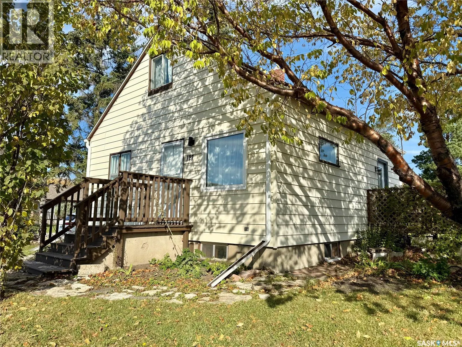 127 Darlington AVENUE E