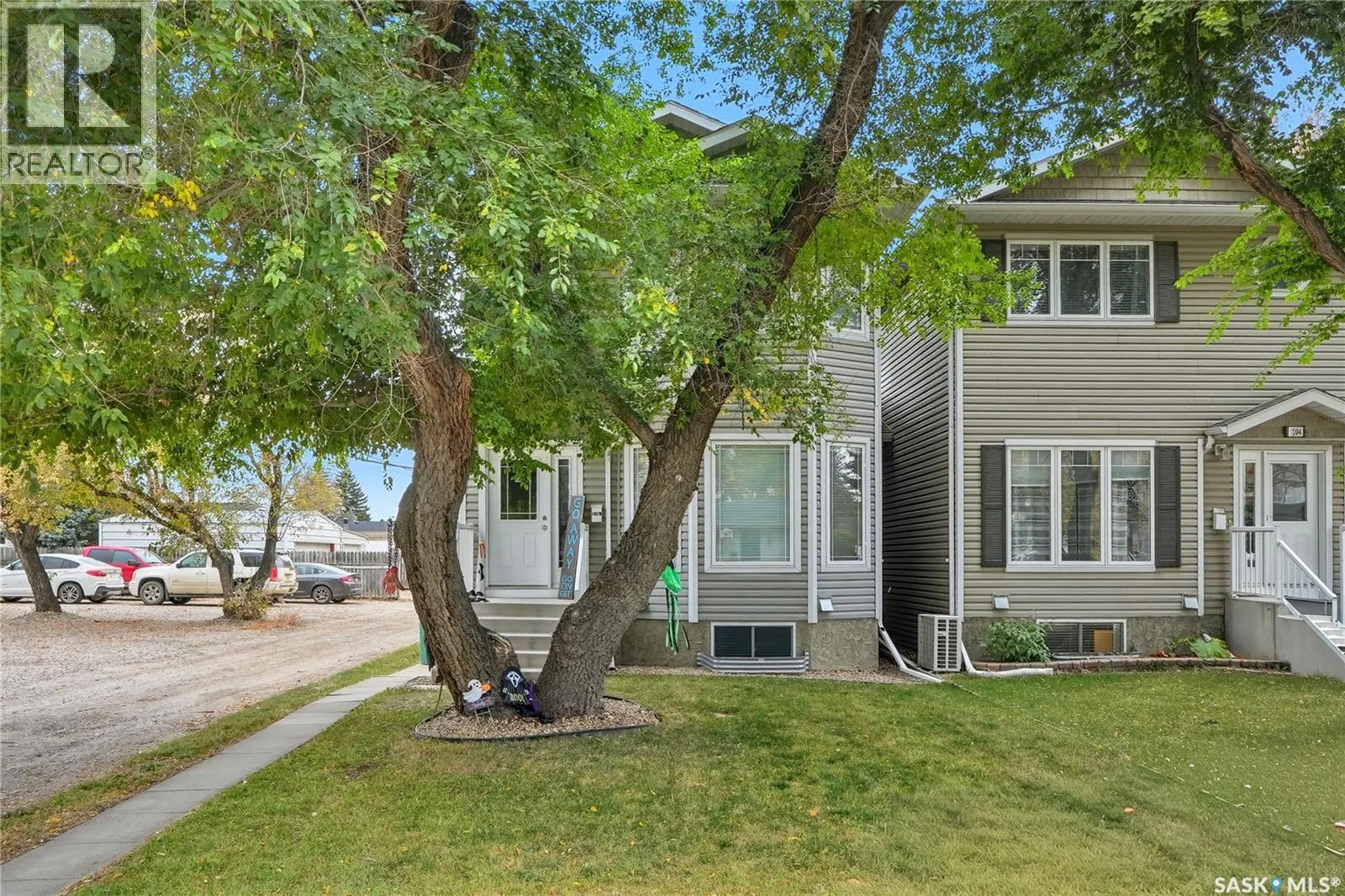 102 Evans STREET