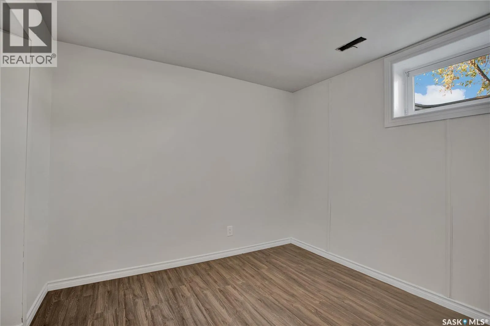 126 Vanier CRESCENT