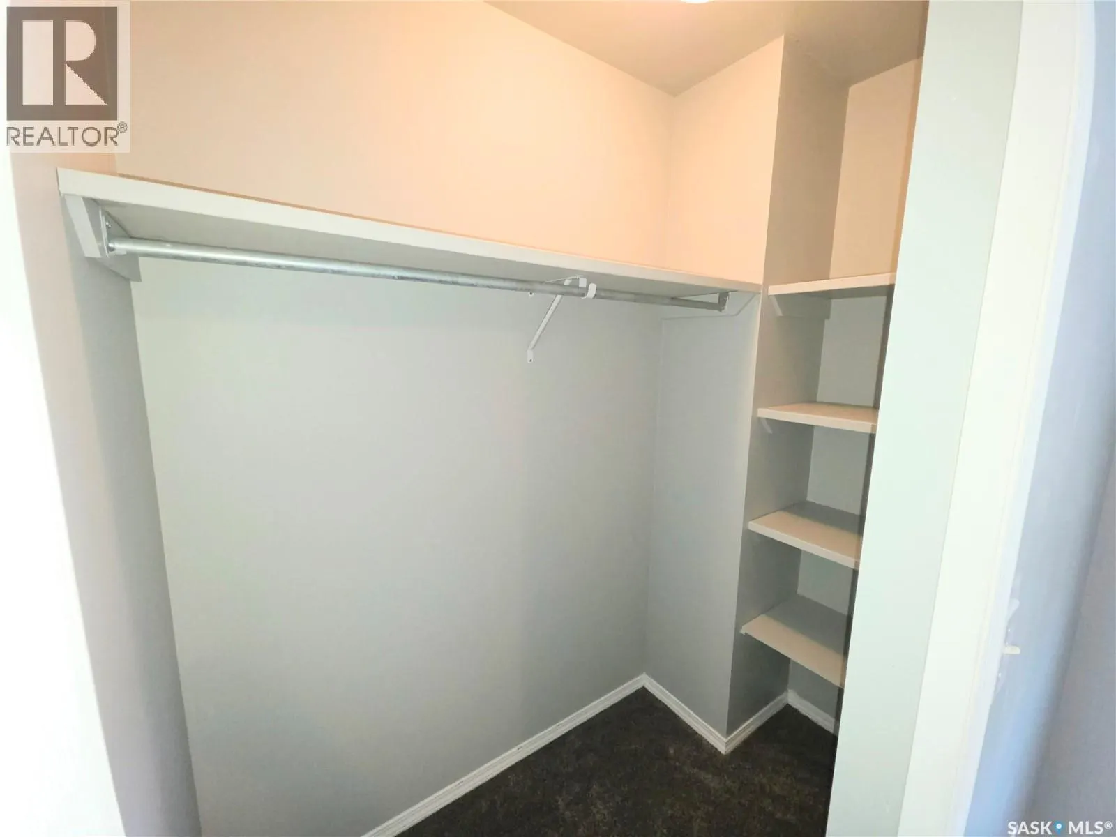 1 302 Herold ROAD