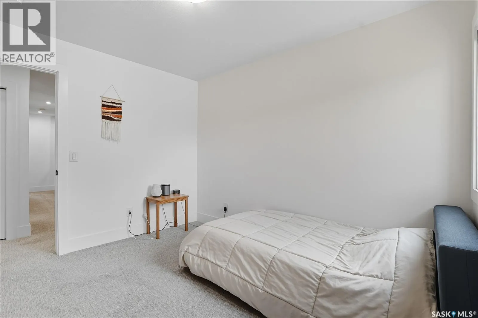 1172A Spadina CRESCENT E