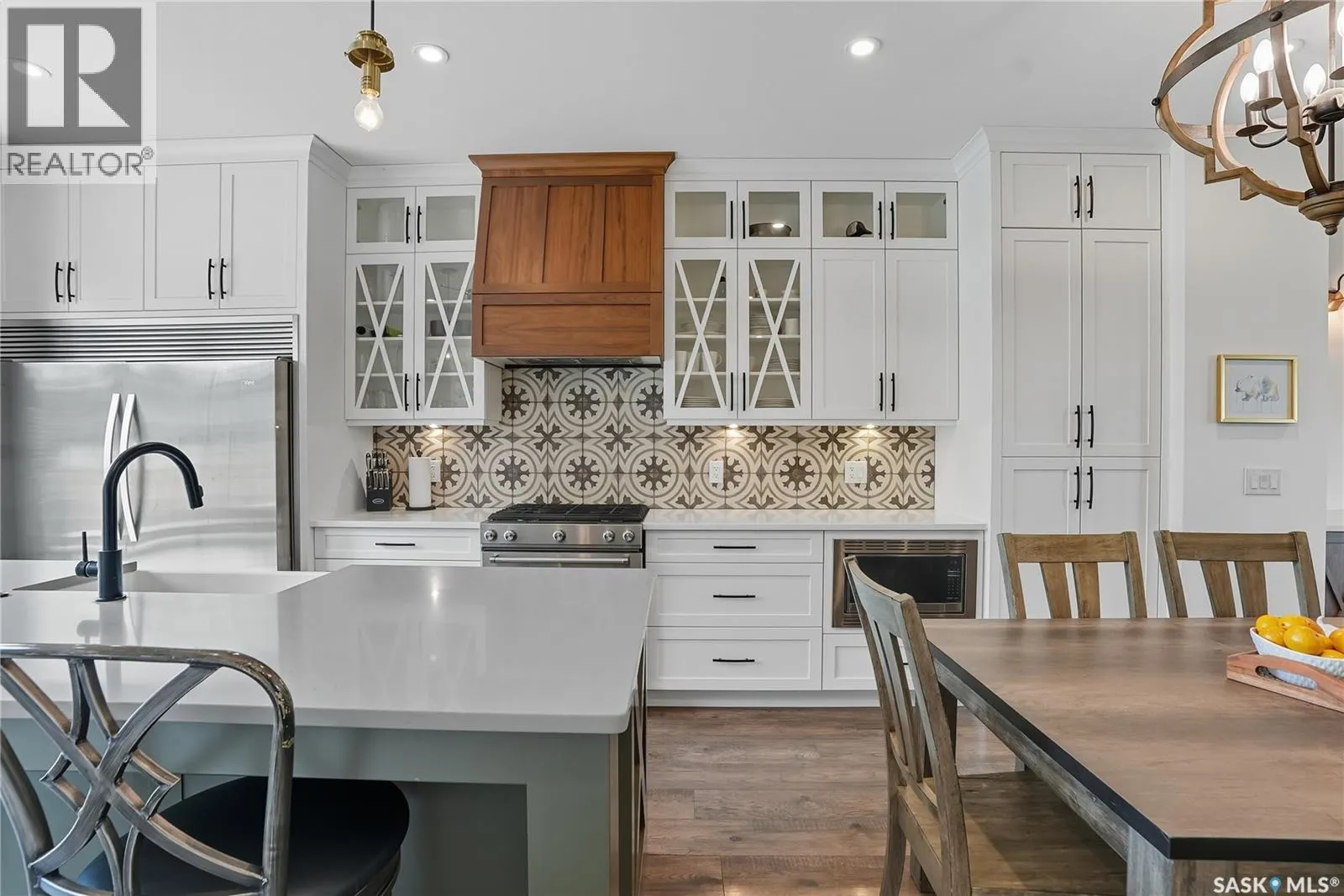 1172A Spadina CRESCENT E