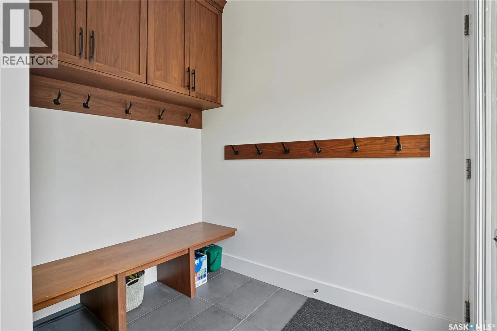 1172A Spadina CRESCENT E