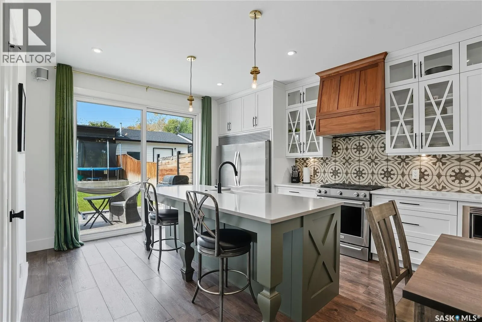 1172A Spadina CRESCENT E