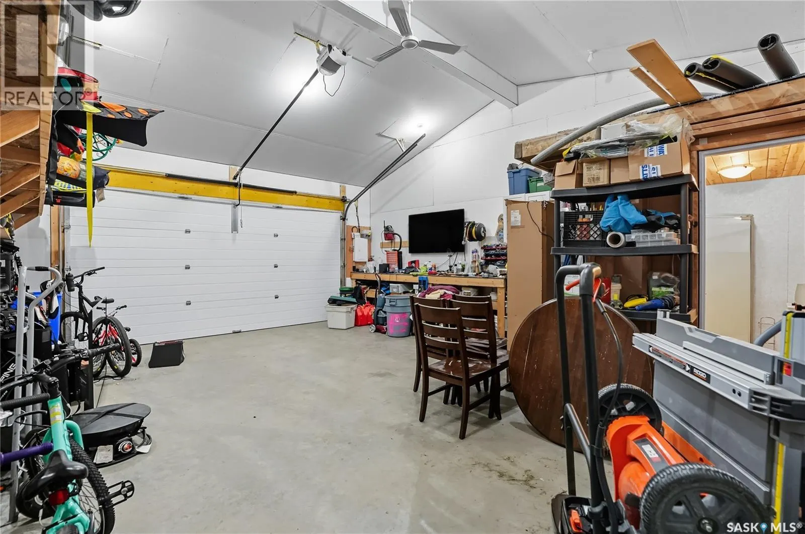 1172A Spadina CRESCENT E