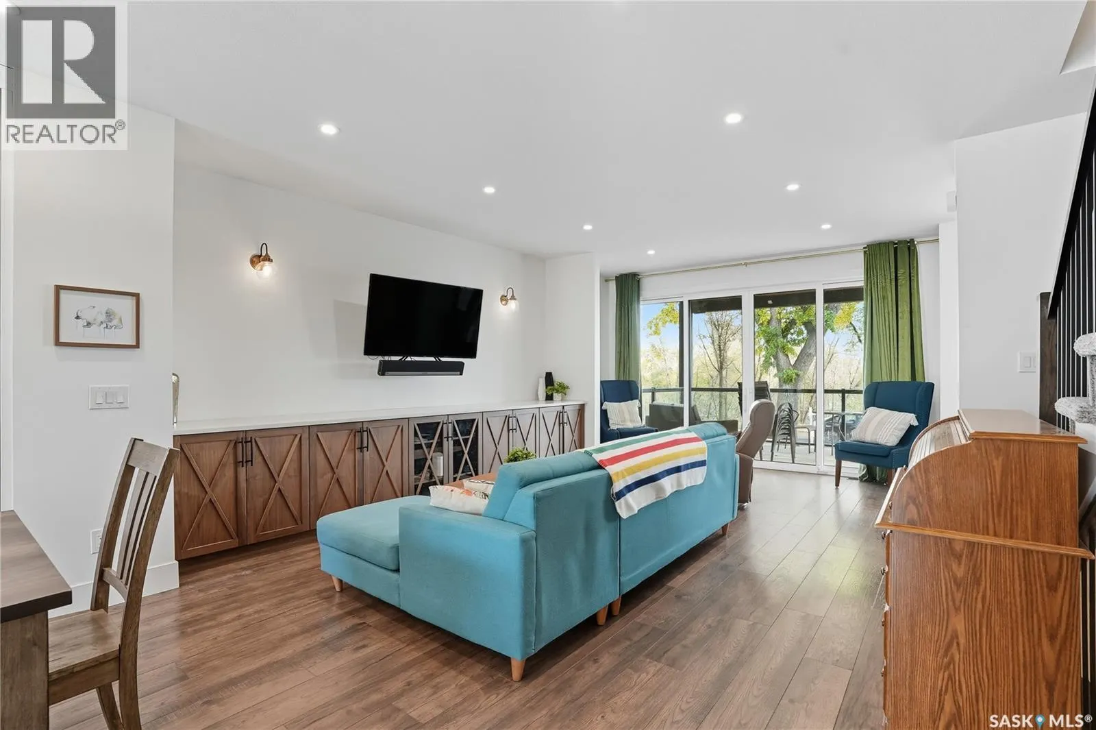 1172A Spadina CRESCENT E