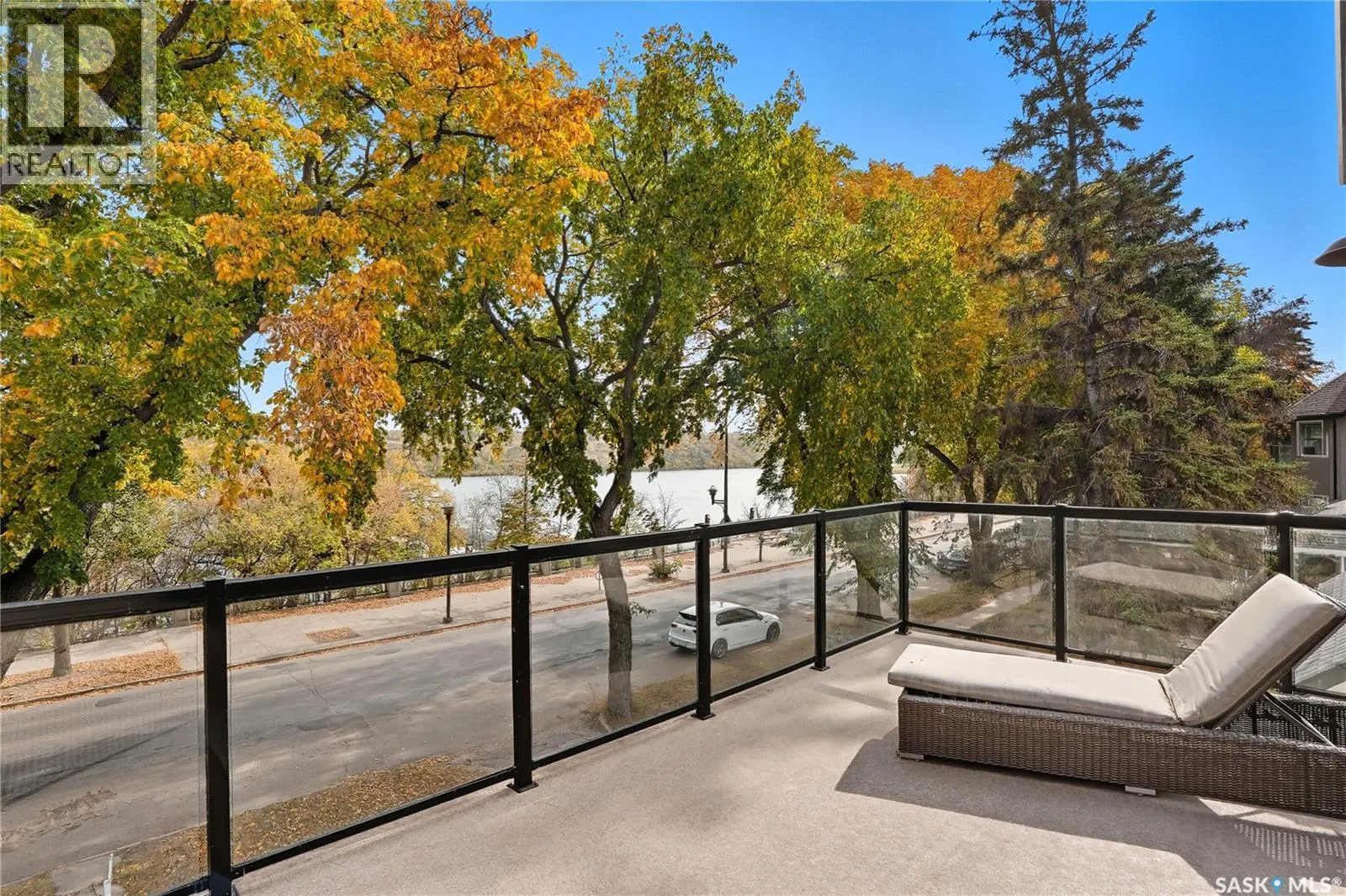 1172A Spadina CRESCENT E