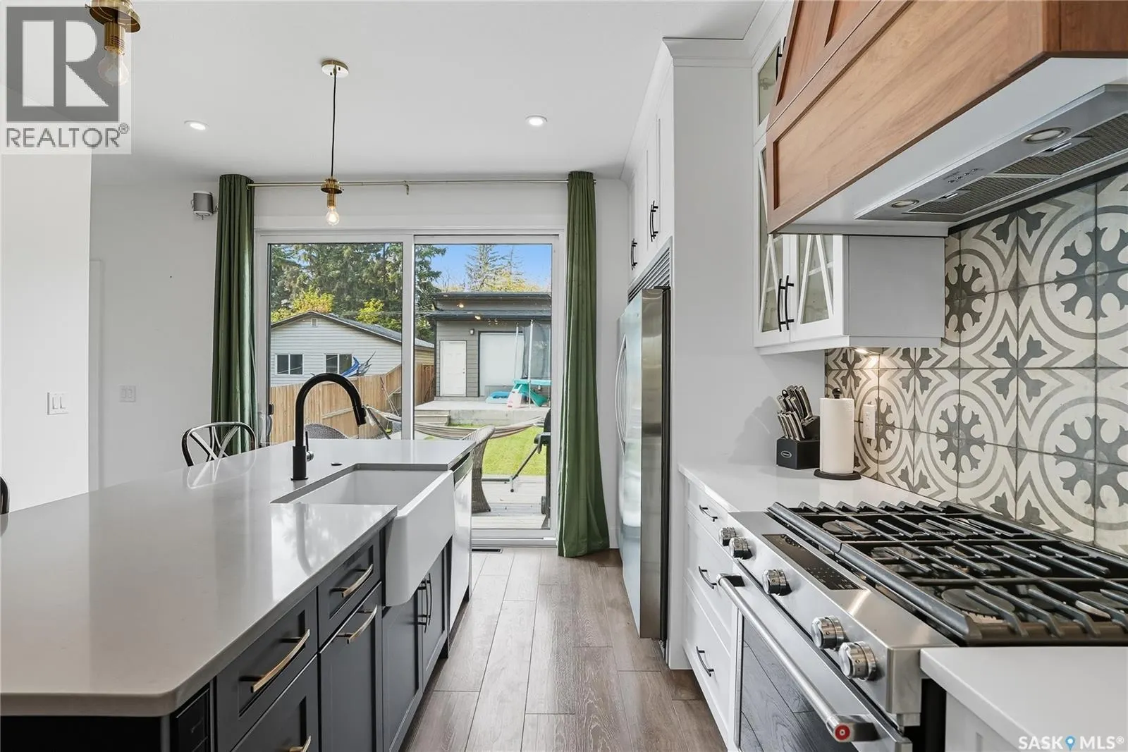 1172A Spadina CRESCENT E