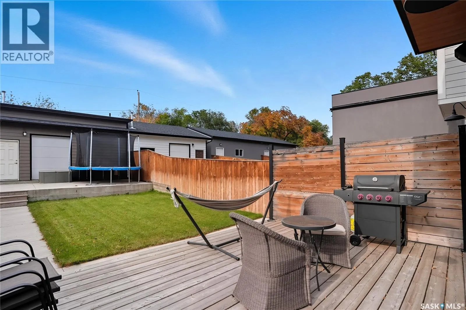 1172A Spadina CRESCENT E